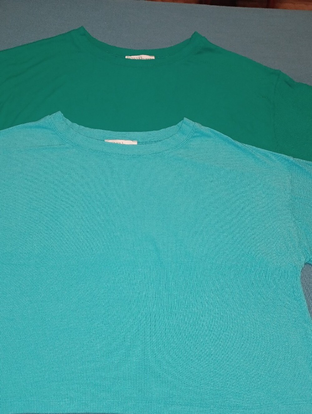 Women’s Short Sleeve Crewneck Crop Top in Teal and Emerald